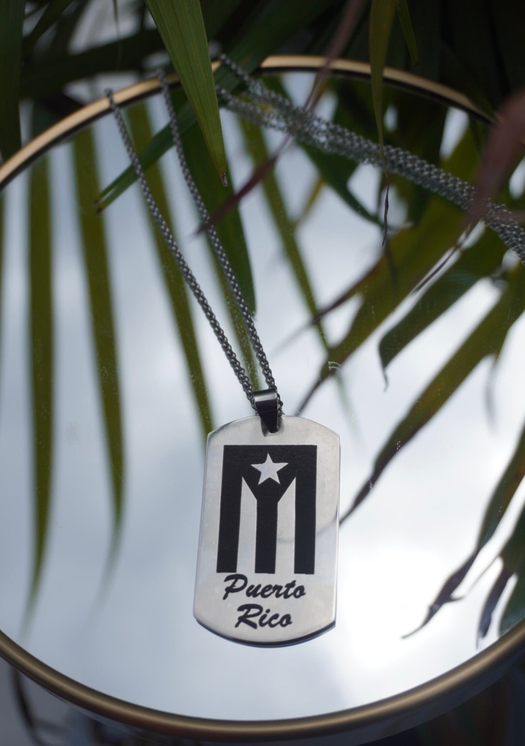 Collar con etiqueta boricua