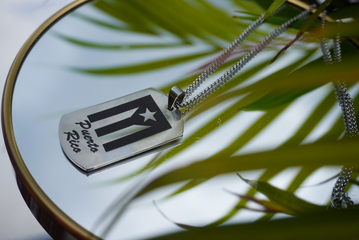 Collar con etiqueta boricua